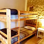 Alojamento de Turismo Selvagem Masia Grupos Con Piscina Privada-28 Pax Cabanelles